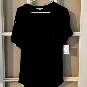 NWT LADIES BLACK VEE NECK TSHIRT. XL